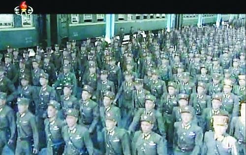 約2萬名朝鮮朝鮮人民軍基層軍官近日陸續(xù)抵達平壤，準備出席軍方大會。