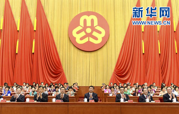 習(xí)近平、李克強(qiáng)、張德江、俞正聲、劉云山、王岐山、張高麗等在主席臺(tái)就座，祝賀大會(huì)召開。