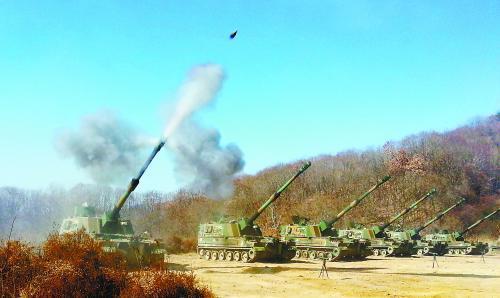 延坪島炮擊事件3周年之際，朝韓間口水仗不斷。圖為韓軍21日舉行應(yīng)對挑釁訓(xùn)練。