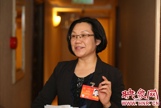 全國(guó)人大代表、商丘市實(shí)驗(yàn)小學(xué)校長(zhǎng)高阿莉做客映象網(wǎng)兩會(huì)微視。