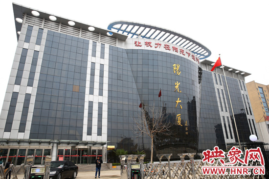 2011年4月，蘭考縣為民服務(wù)中心入住陽光大廈，目前，共有行政職能部門39個