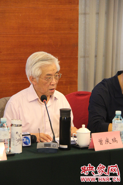 中國傳媒大學教授、博士生導(dǎo)師曾慶瑞正在發(fā)言