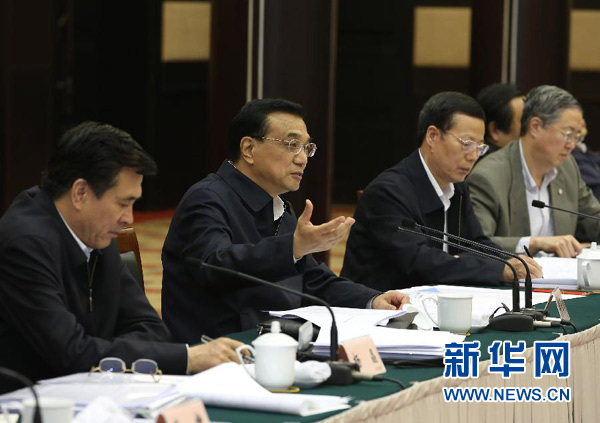 月28日，中共中央政治局常委、國(guó)務(wù)院總理李克強(qiáng)在重慶主持召開座談會(huì)