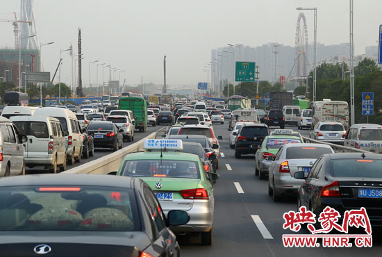 5月1日零時(shí)至3日24時(shí)，全省高速公路安全平穩(wěn)運(yùn)行，累計(jì)車流量440.53萬輛。