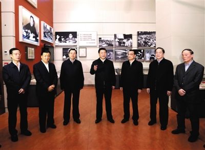 2012年11月29日，習(xí)近平等在國(guó)家博物館參觀《復(fù)興之路》展覽，提出為實(shí)現(xiàn)中國(guó)夢(mèng)而奮斗。