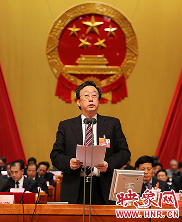 在表決通過各項(xiàng)決議后，省委書記、省人大常委會(huì)主任郭庚茂作出講話