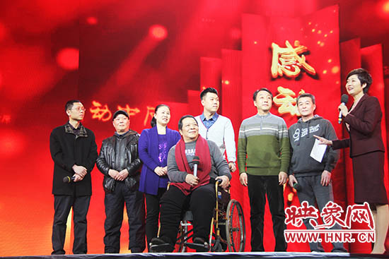 接力照顧高位截癱患者高新海的“隴海大院”愛心集體鄰居們。