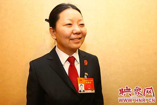 全國人大代表、河南省寶豐縣人民法院副院長、鬧店鎮(zhèn)法庭庭長朱正栩