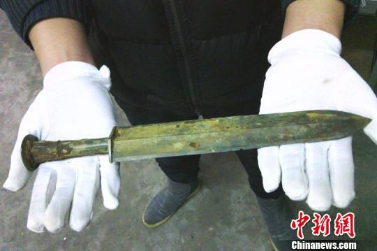 河南發(fā)掘戰(zhàn)國至東漢墓葬群 出土罕見青銅劍、戈（圖）