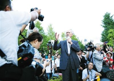23日，91歲的日本前首相村山富市在東京街頭演講，反對日本政府強行推進安保法案。
