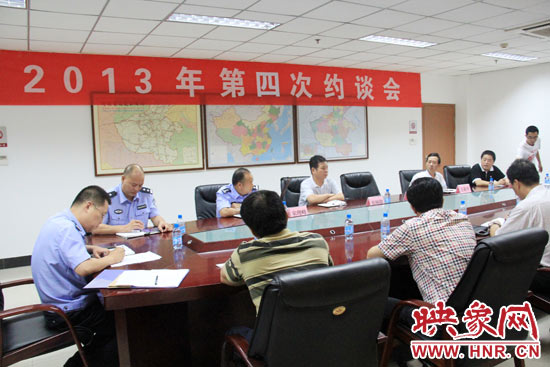 7月4日，河南省公安廳高速交警總隊(duì)聯(lián)合有關(guān)部門，對(duì)9家多次違法的企業(yè)所屬車輛嚴(yán)重違法情況進(jìn)行通報(bào)。