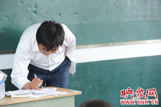 圖為王格現(xiàn)在課堂上。