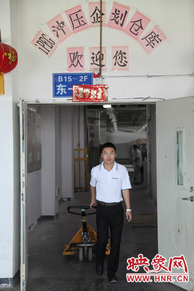 深入生產(chǎn)一線，真實(shí)體驗(yàn)工友的生產(chǎn)環(huán)境