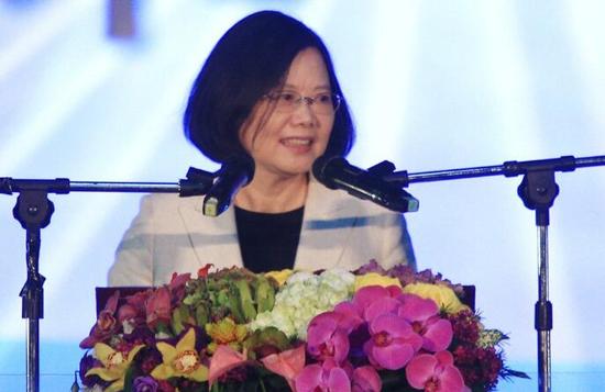 蔡英文向教師溫情喊話教師嗆：太晚了！（圖片來源：臺灣《聯(lián)合報(bào)》）