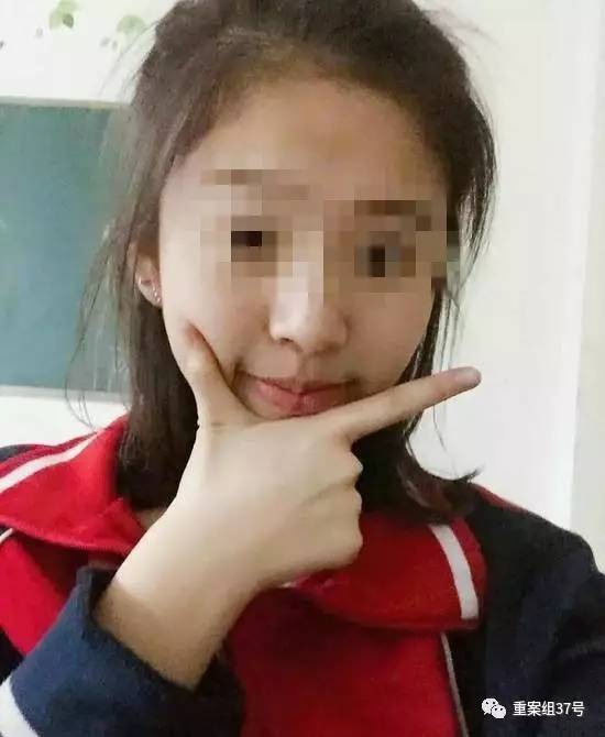 17歲高中男生教室里掐死女同學(xué)，被訴故意殺人和強(qiáng)奸