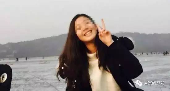 17歲高中男生教室里掐死女同學(xué)，被訴故意殺人和強(qiáng)奸