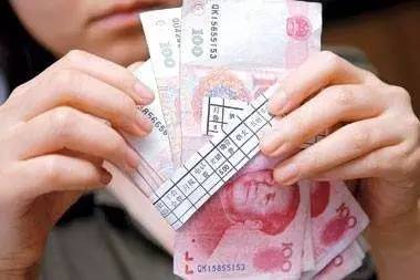 最低工資標(biāo)準(zhǔn)上調(diào)，在原最低工資標(biāo)準(zhǔn)線的勞動者工資將提高，到手工資會跟著上漲。