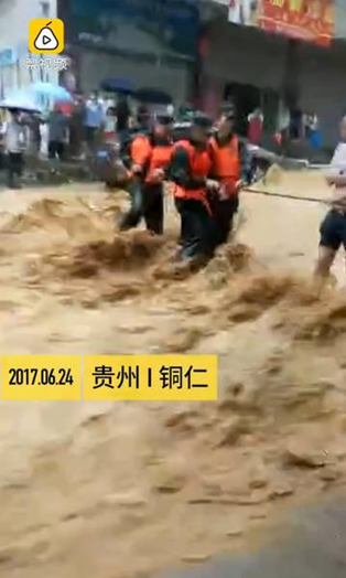 圖為6月24日，貴州銅仁多個區(qū)縣遭暴雨襲擊。