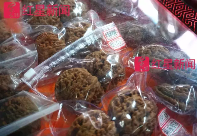 文玩核桃遇冷由幾萬(wàn)一對(duì)降到5元沒(méi)人要？商戶否認(rèn)