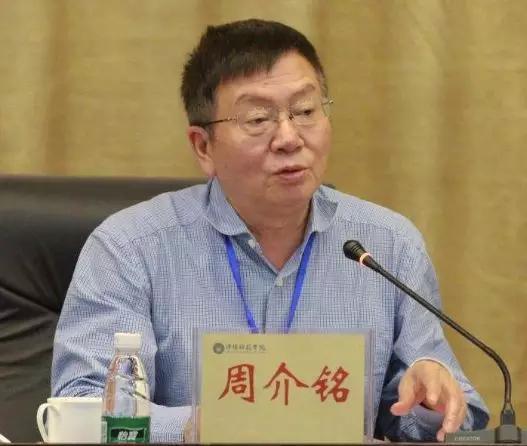 今次落馬的雷寒出生于1957年7月，其學習、工作都在重慶醫(yī)科大學。