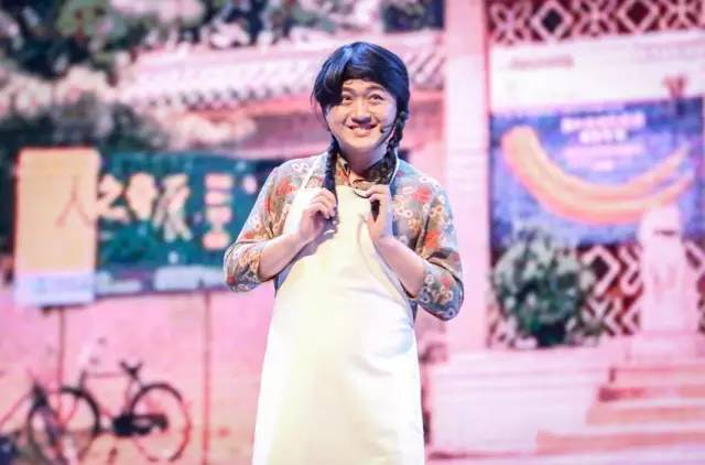 小品《那些年我們錯(cuò)過的一支舞》，主播樂天、張嵩的裝扮你給打幾分？
