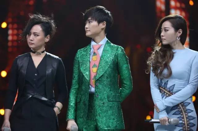 李宇春、周筆暢、張靚穎湖南臺(tái)跨年晚會(huì)同框