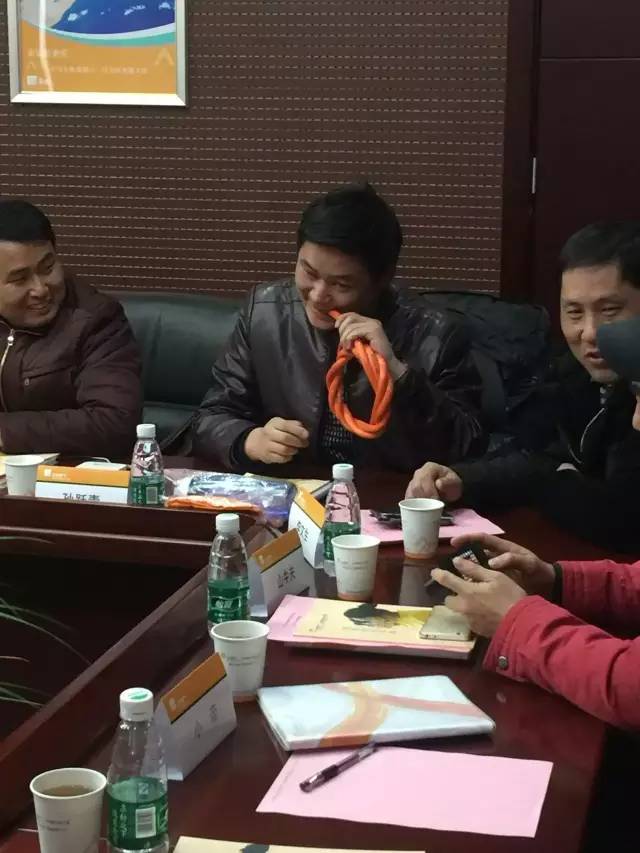 小編想問一下咬膠管的孫老師，優(yōu)質(zhì)膠管的口感如何呢？