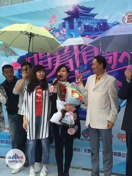 海波瞞著妻子，請(qǐng)來(lái)妻子的家人，耿梅驚喜感動(dòng)，喜極而泣~