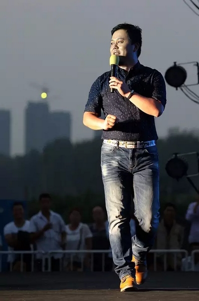 莫非此刻是在向前走還是向后移？