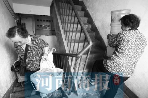 鄭州2萬(wàn)多棟舊樓需加裝電梯 相關(guān)政策允許嗎？