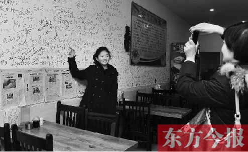 東方今報“一碗面的溫暖”還在延續(xù)，媒體和愛心人士的吃面接力熱情不減。
