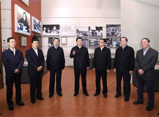 年11月29日，新一屆中共中央政治局常委到國家博物館參觀《復興之路》展覽時