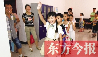 成長訓(xùn)練營面試在東方今報(bào)發(fā)行中心舉行。圖為面試現(xiàn)場