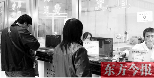 據(jù)統(tǒng)計(jì)，在鄭州市第一人民醫(yī)院，已有200余人次持健康卡就醫(yī)