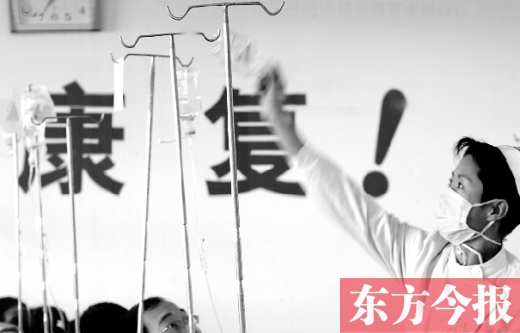 不少人嫌去醫(yī)院看病費時費錢，可是很多病癥并不是網(wǎng)上問問專家、自行買藥吃就能治療的