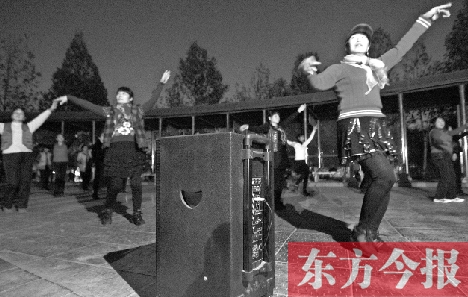 做到既讓跳舞的人有地方，又不影響他人休息，這才是化解矛盾的根本出路