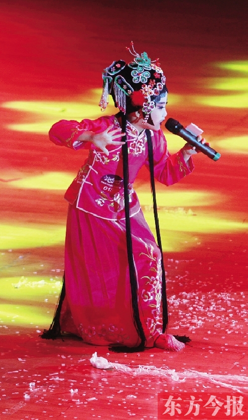 11月16日，《非常6+1》河南區(qū)總決賽現(xiàn)場(chǎng)，入圍選手們上演了一場(chǎng)精彩的比賽