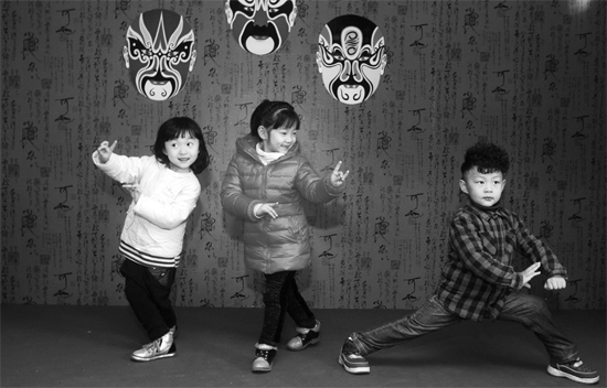 11月19日，鄭州市銘功路小學(xué)的金名劇場(chǎng)