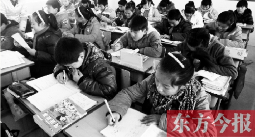 一所學(xué)校的學(xué)生們在上課中。鄭州、新鄉(xiāng)成為國家中小學(xué)教育質(zhì)量綜合評價改革實驗區(qū)