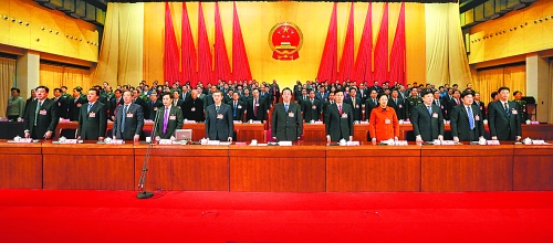 4月2日上午，河南省第十二屆人民代表大會(huì)第二次會(huì)議在莊嚴(yán)的國歌聲中閉幕。記者 郭宇 董亮 攝