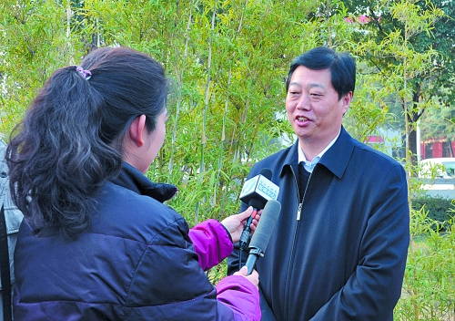 十八大代表、南陽市委書記李文慧談學習十八大精神體會