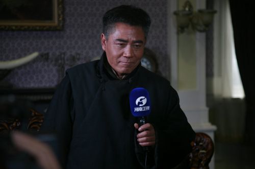 陳寶國(guó)接受河南衛(wèi)視專訪。