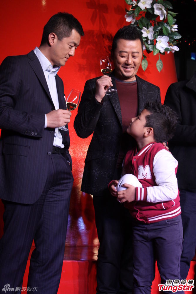 李亞鵬、郭濤父子相活動