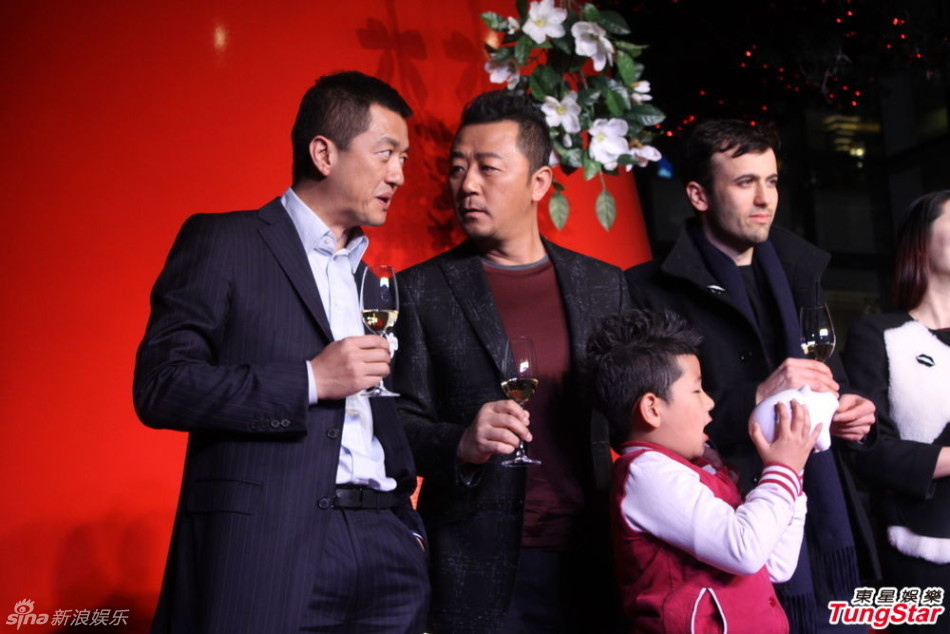 李亞鵬、郭濤父子相活動