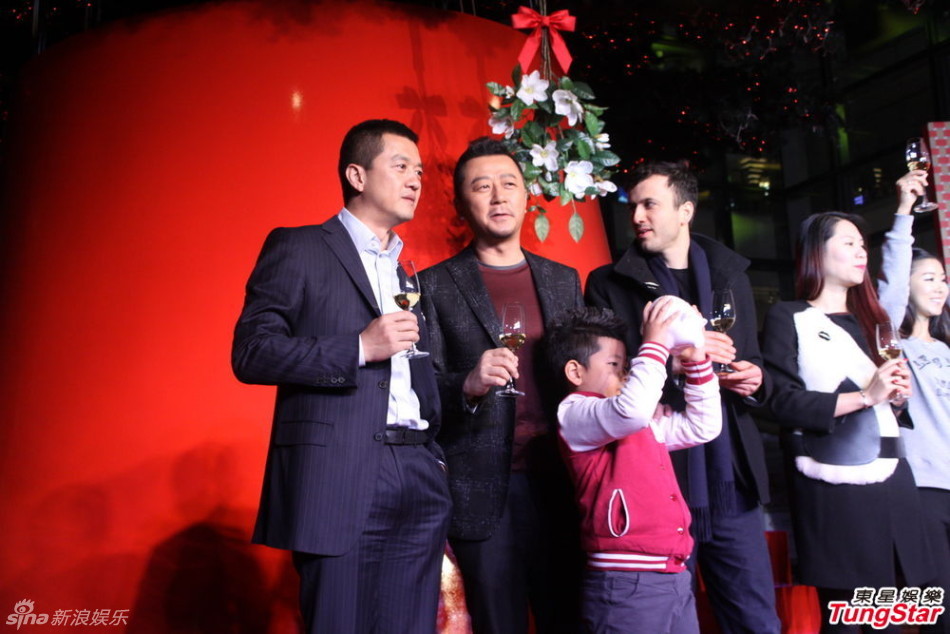 李亞鵬、郭濤父子相活動