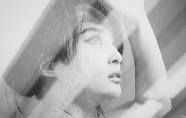 蔣勤勤吊帶美照。