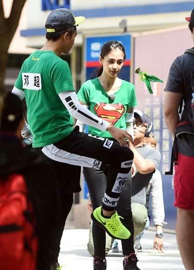 “跑男”真的很拼！baby朋友圈曬后背紅腫照