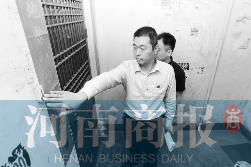 　來(lái)到馬某家，法官被拒之門(mén)外