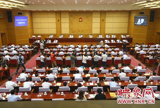 7月29日下午，河南省十二屆人大常委會(huì)第九次會(huì)議召開關(guān)于職業(yè)教育專題詢問會(huì)。
