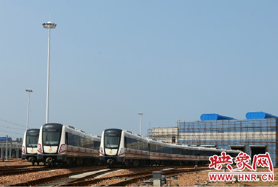 選擇地鐵出行，已經(jīng)是不少鄭州市民的首選